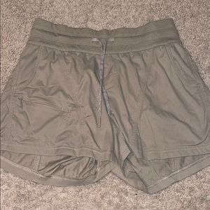 khakis north face motion shorts